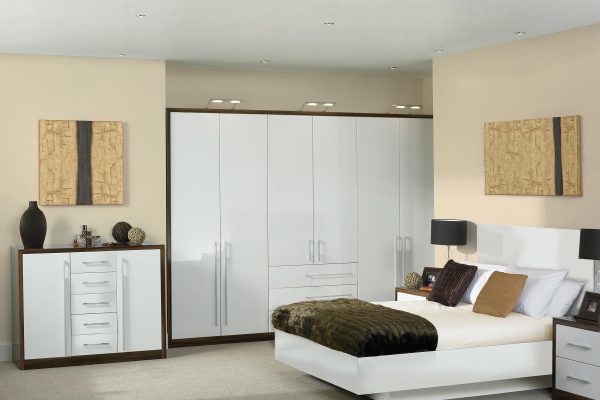 Bella High Gloss White / Style: Venice